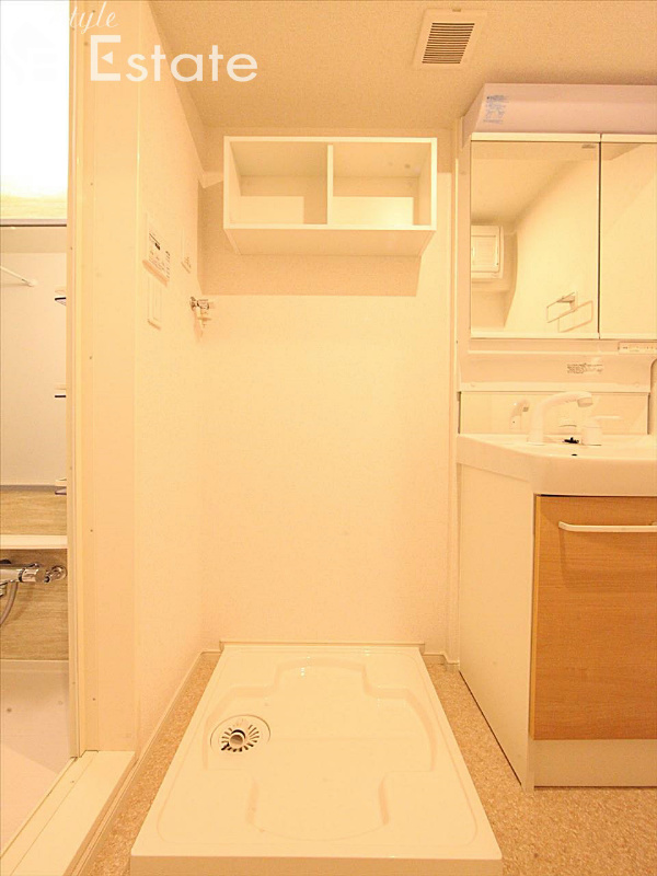 脱衣場に洗濯機置場あります