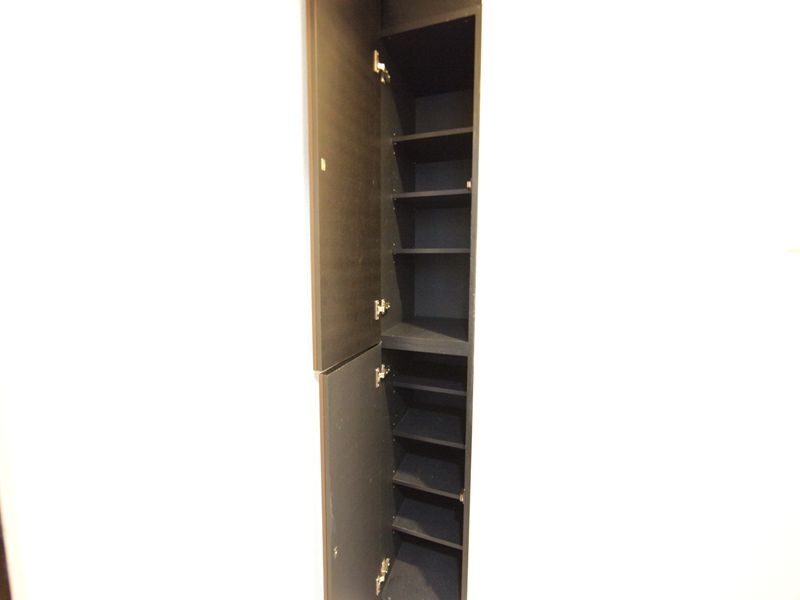 充実シューズボックス 鏡ついています