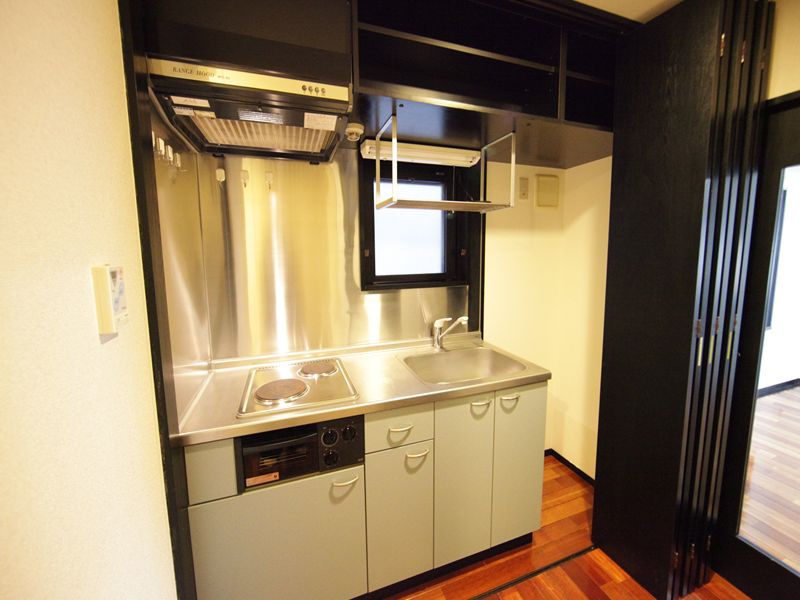 システムキッチン電気2口 グリル 扉閉めて隠せます!