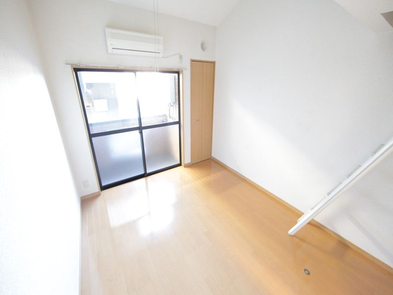 6帖の洋室 しかもロフト付き・吹き抜け! 同モデル