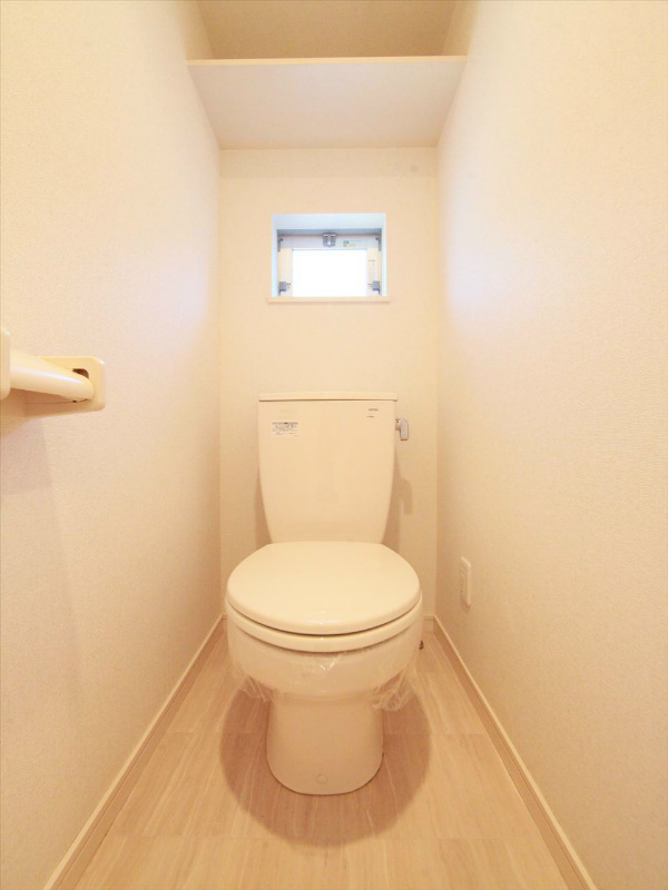 トイレ 窓ついてます!