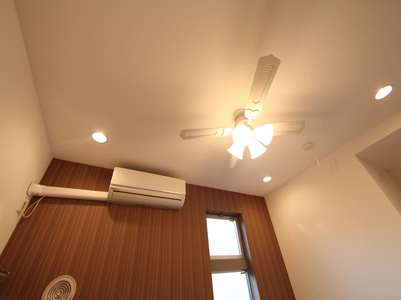 同タイプ シーリングファンライト エアコンつき!