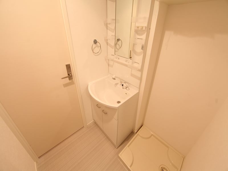 同タイプ 脱衣所 シャンプードレッサー 洗濯機置き場