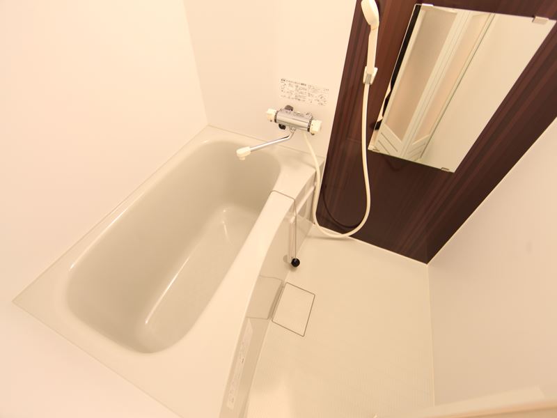 同タイプ バスルーム 鏡がついています