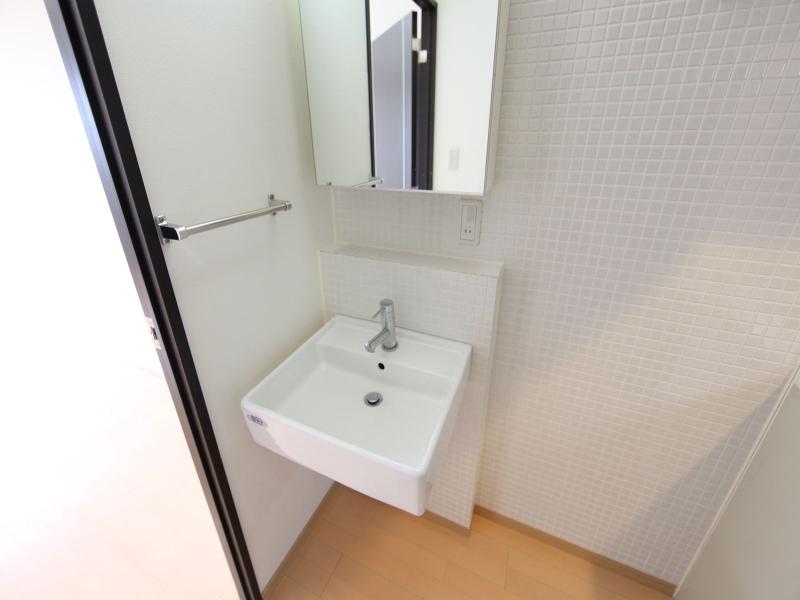 脱衣所 独立洗面台付