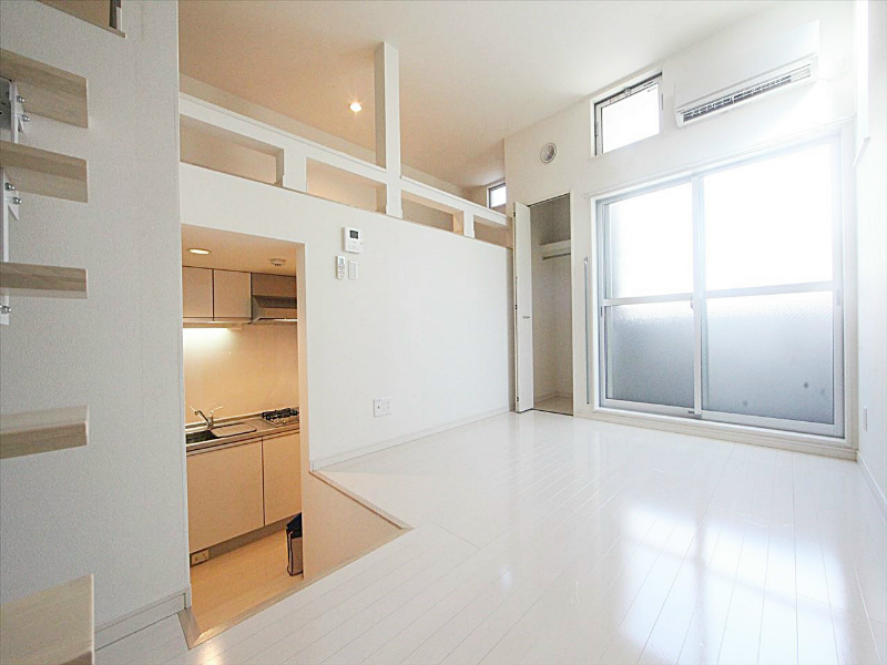 ロフト付きデザインリビング