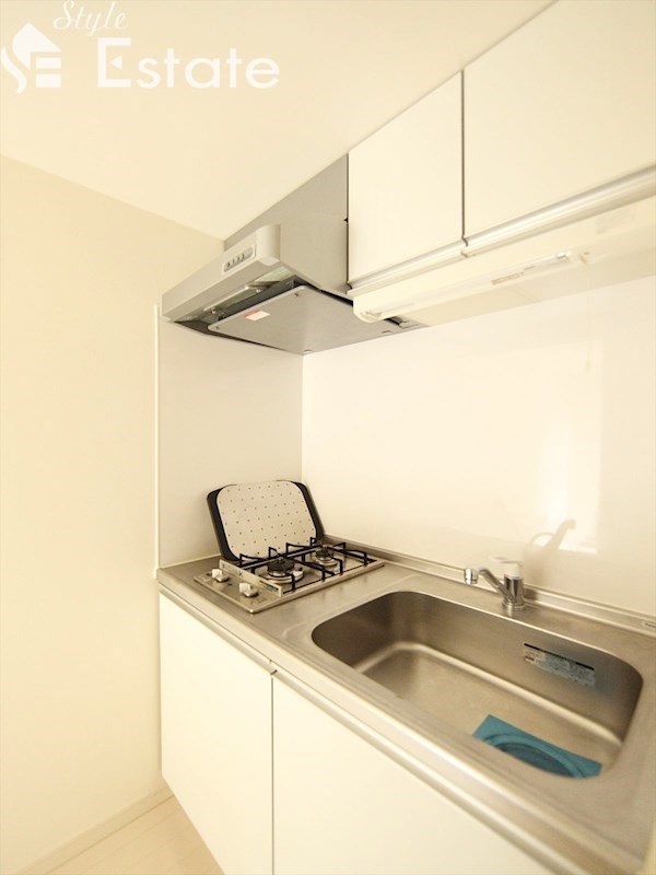 システムキッチンガス2口 上にも収納だな有ります