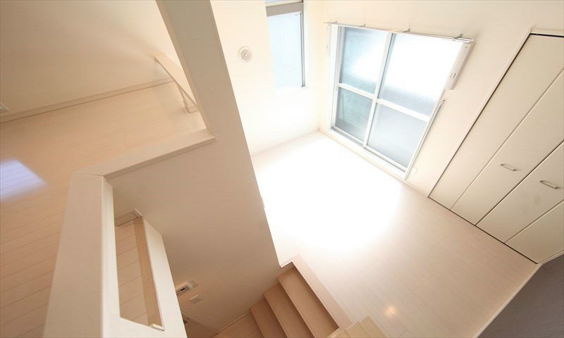 ロフトから見た洋室