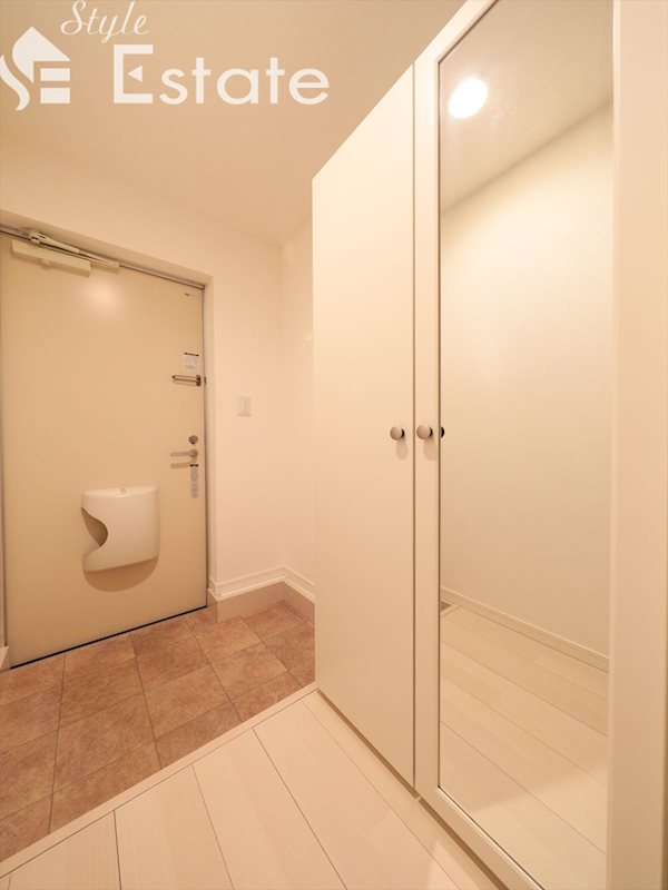 玄関スペース★シューズボックス付★全身ミラー付