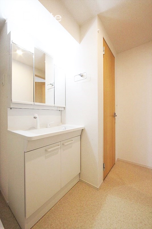 独立洗面台 同仕様内装