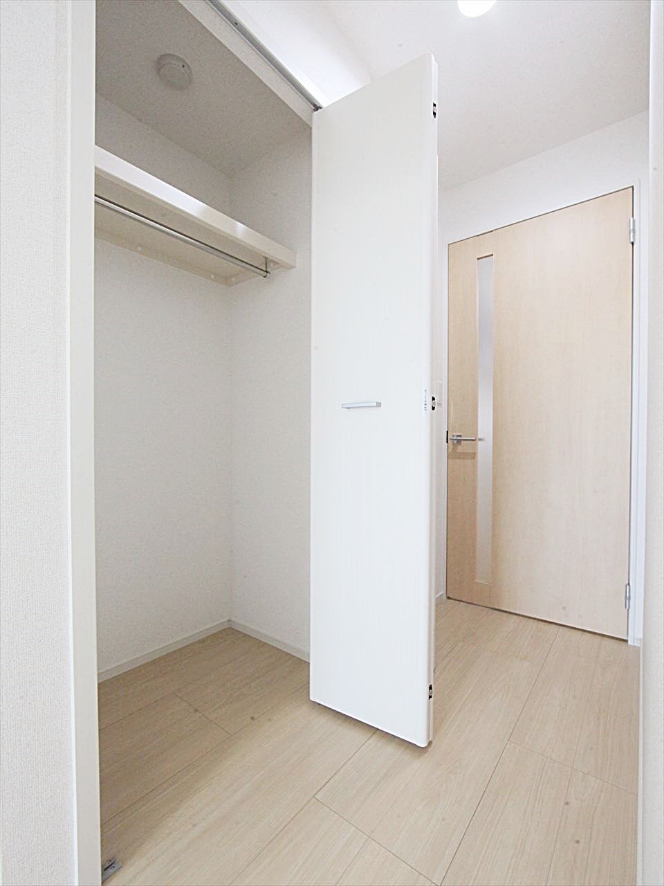 クローゼット 同仕様物件内装