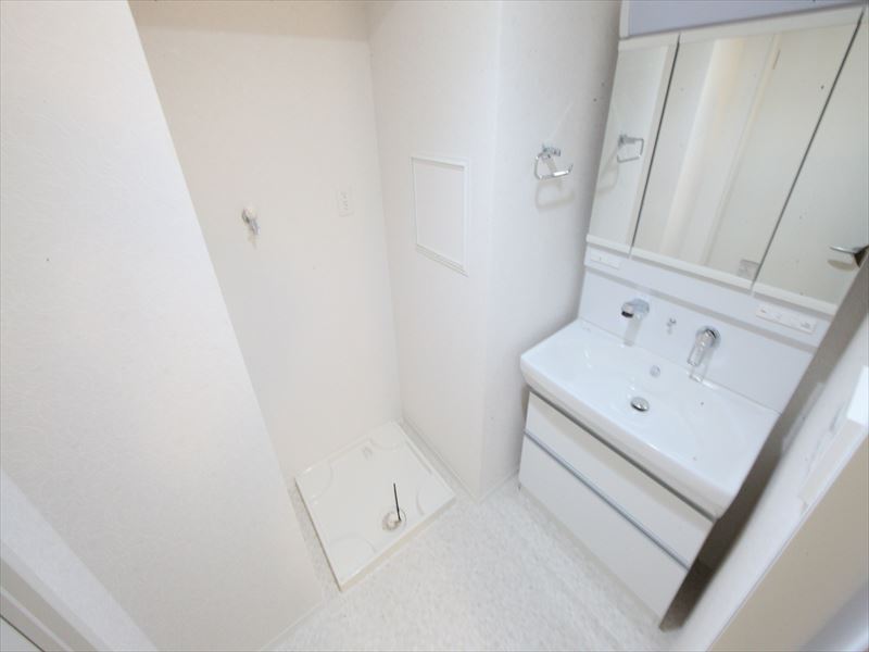 独立洗面台脱衣所