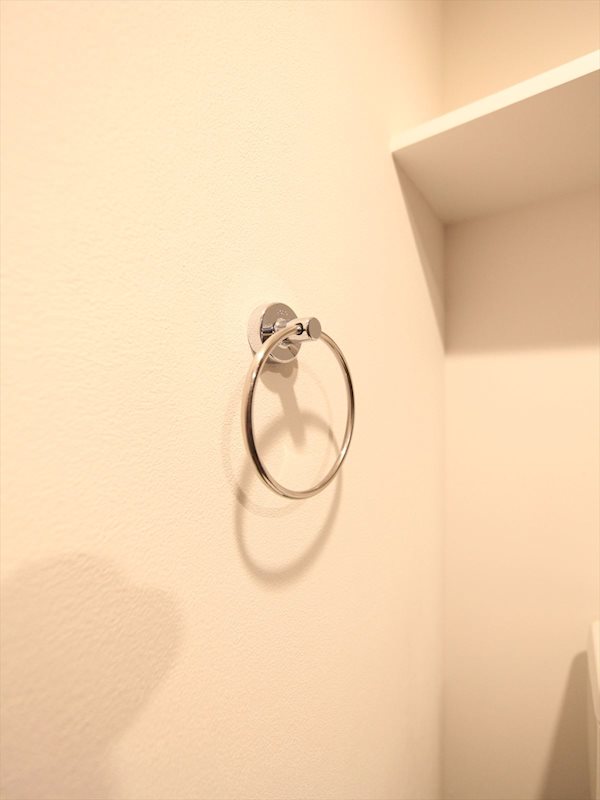 タオル掛けリング★温水洗浄便座付シャワートイレ