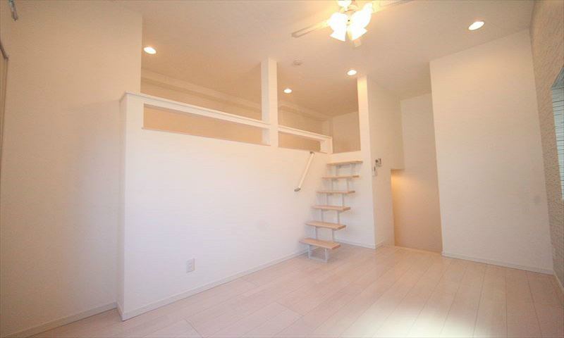 洋室6帖 エアコン・シーリングファンライト付