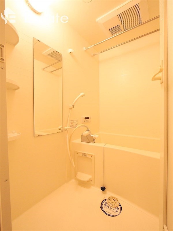 浴室換気乾燥暖房ついてます