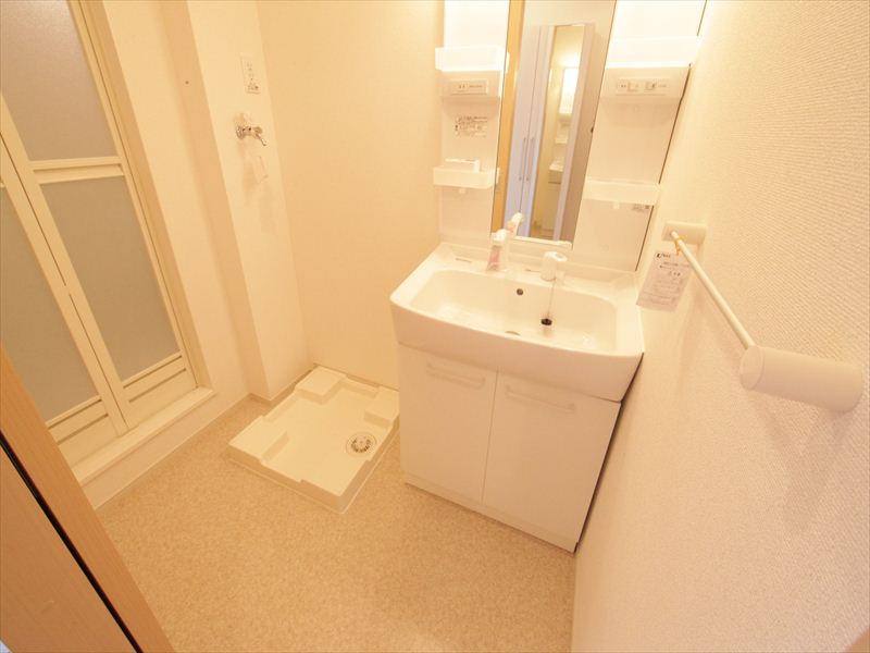 脱衣所 独立洗面台付(シャンプードレッサー付) 室内洗濯機置き場