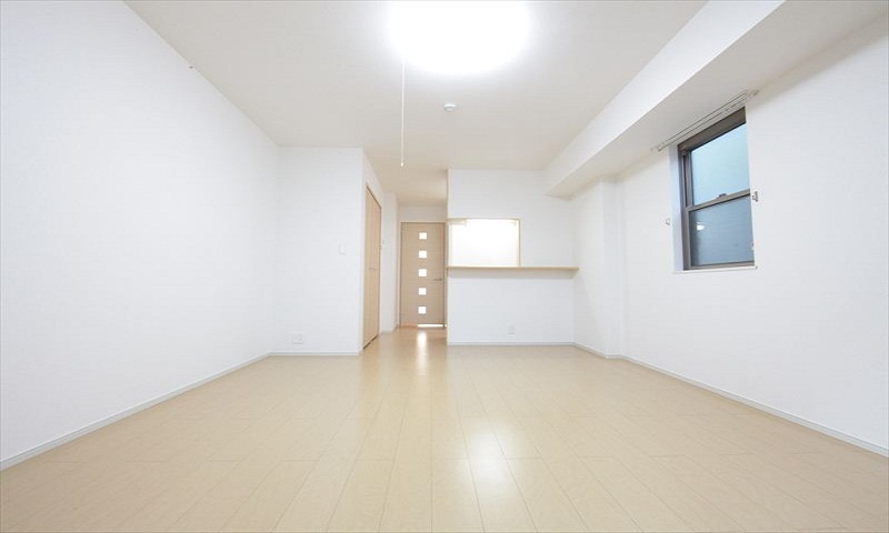 洋室12.2帖 クローゼット付(収納充実しています)