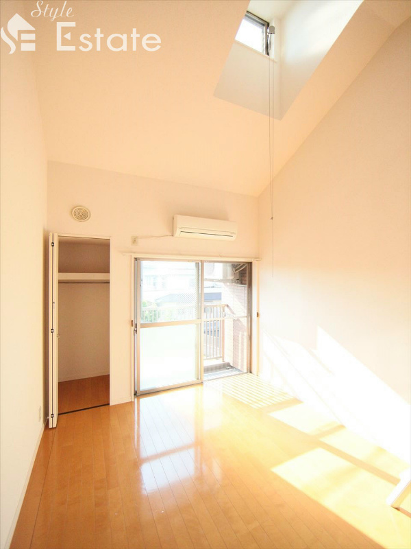 洋室 別角度から 天井高いです!!