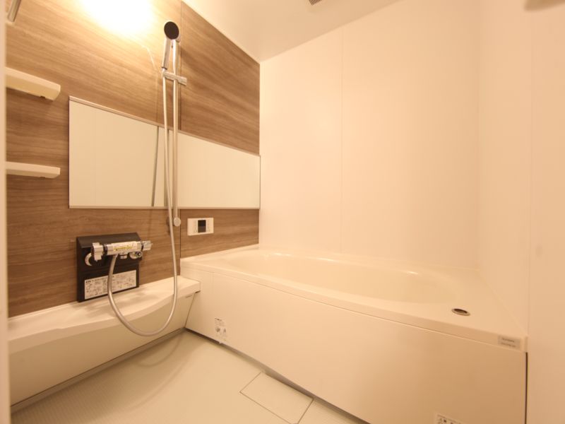 大きな浴槽のあるバスルーム!!