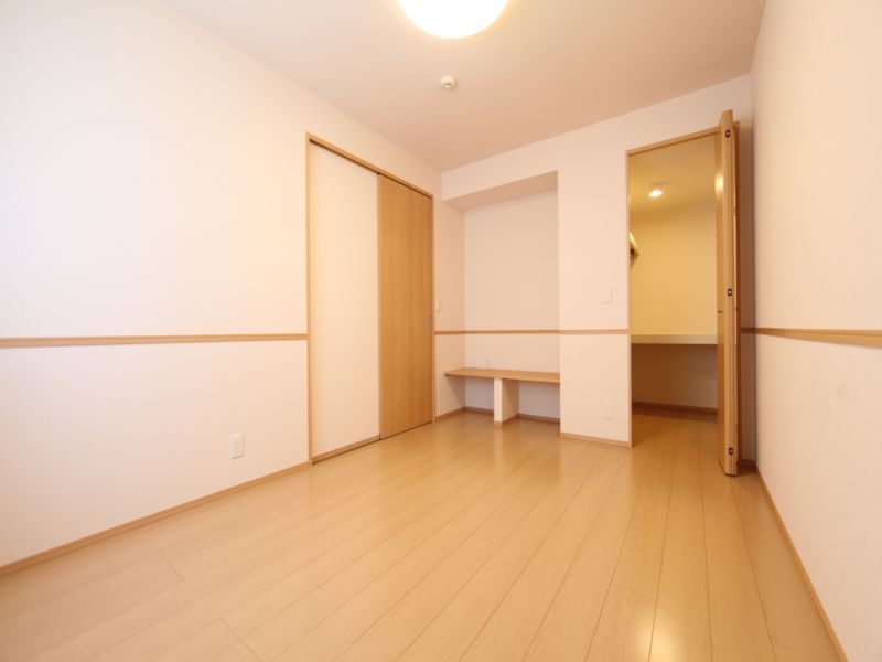 洋室 収納たっぷり!