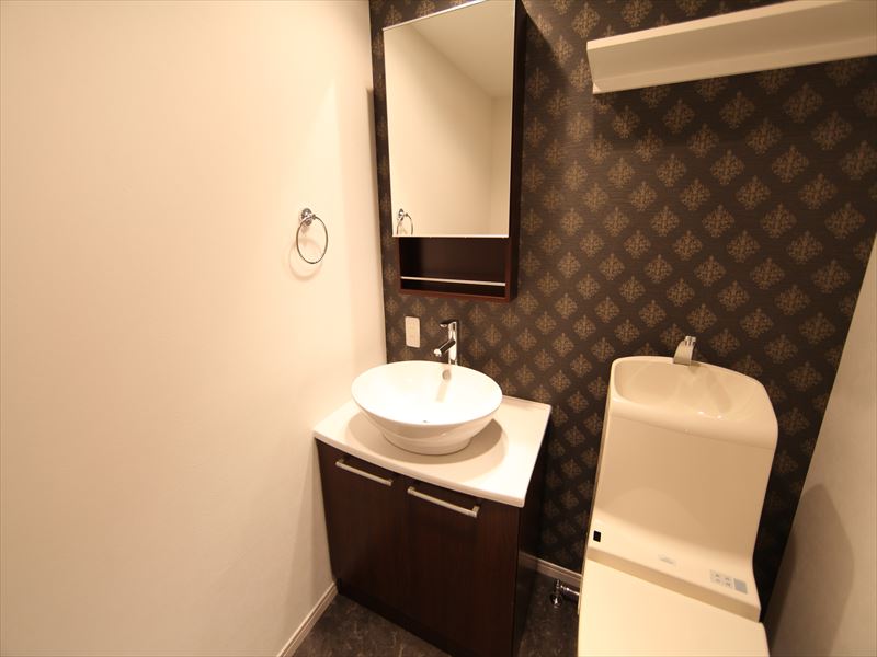 脱衣所 オシャレな独立洗面台付