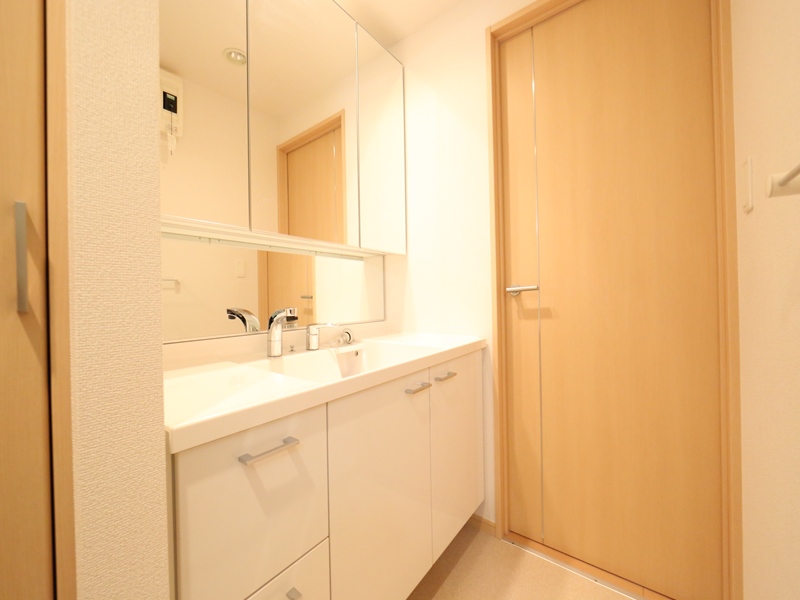 洗面脱衣所 シャンプードレッサー 室内洗濯機置場