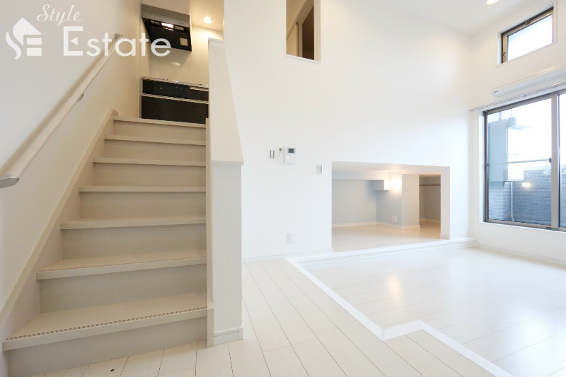 CRASTINE UNDER LOFT