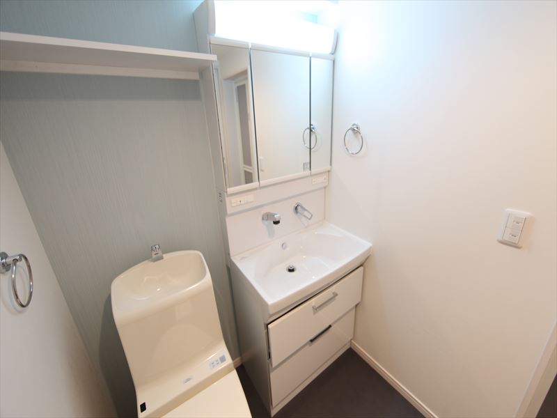 脱衣所 シャンプードレッサー付(3面鏡)