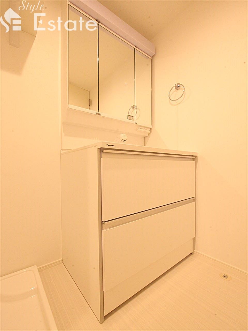 洗面所 シャワー付洗面台 同仕様内装写真