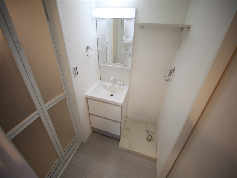 独立洗面台脱衣所