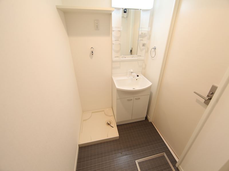 脱衣所(シャンプードレッサー付き 室内洗濯機置き場)