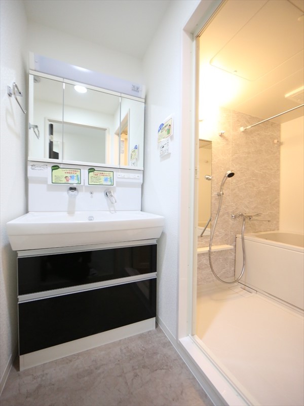 洗面脱衣所 シャンプードレッサー 室内洗濯機置場