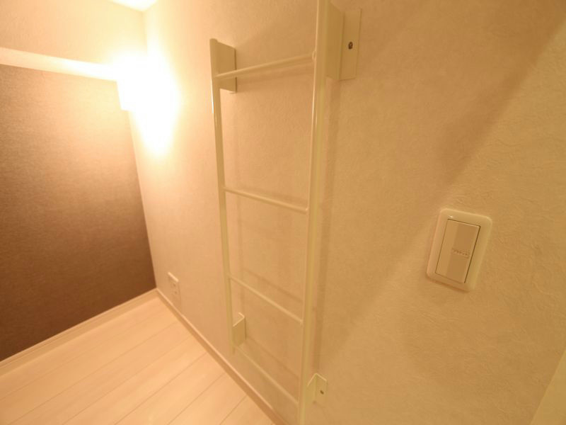 アンダーロフト内梯子