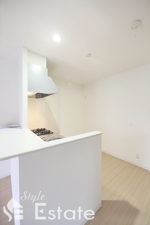 キッチン裏スペースも広々