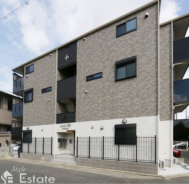 Lucia Hills中村日赤