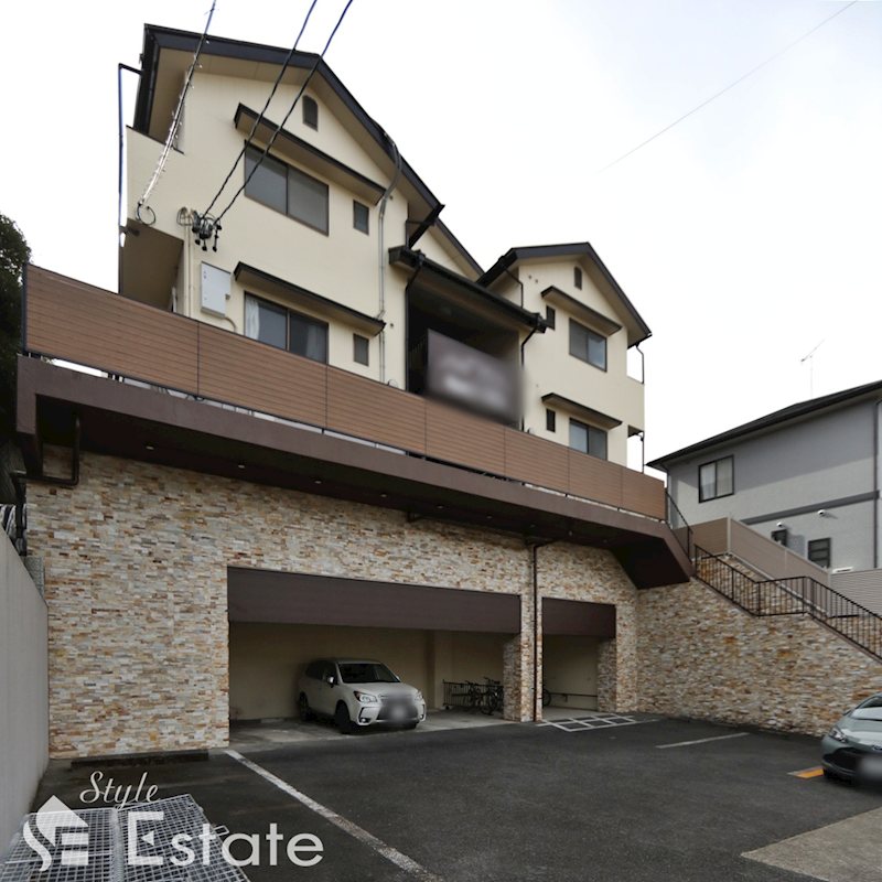 スペースヒルズ