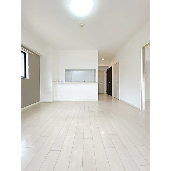 洋室15.8帖 洋室7帖 繋げて使えます。