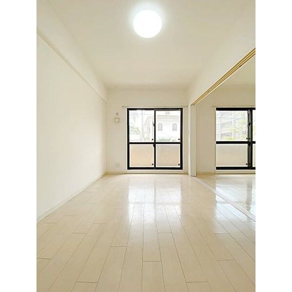 洋室7帖 リビングと繋げて使えます。