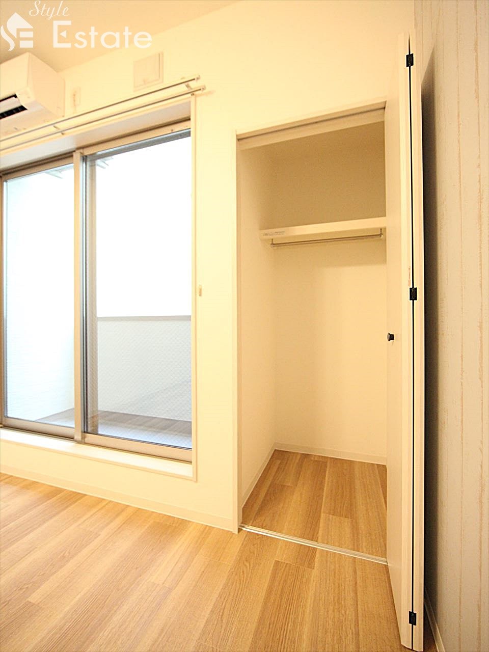 洋室にクローゼット