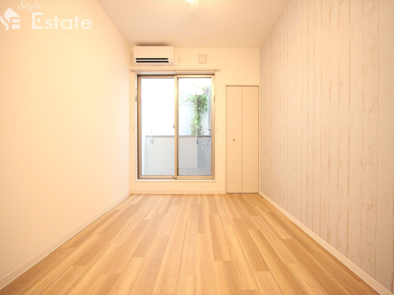 洋室 エアコンつき