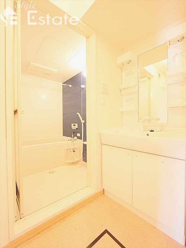 脱衣場 独立洗面台付