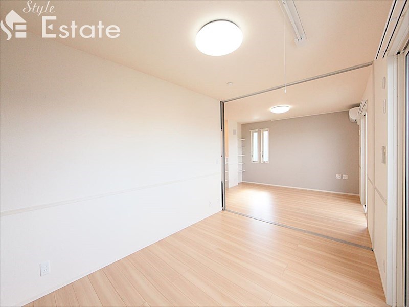 リビング横洋室