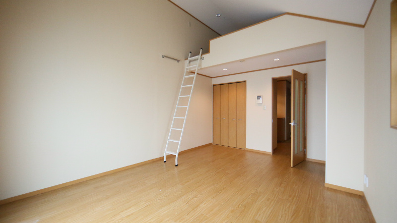 洋室10.7帖 天井高ーい