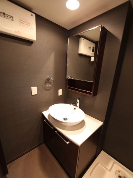 脱衣所 オシャレな独立洗面台付