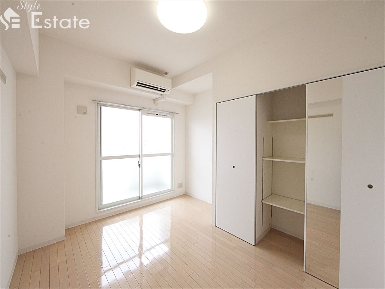 洋室 エアコンつき