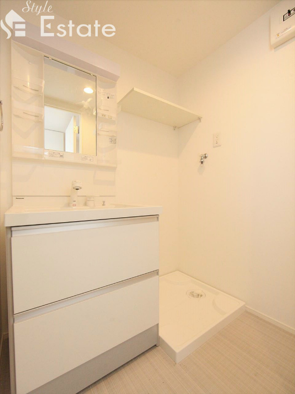 脱衣場 独立洗面台 同仕様内装写真