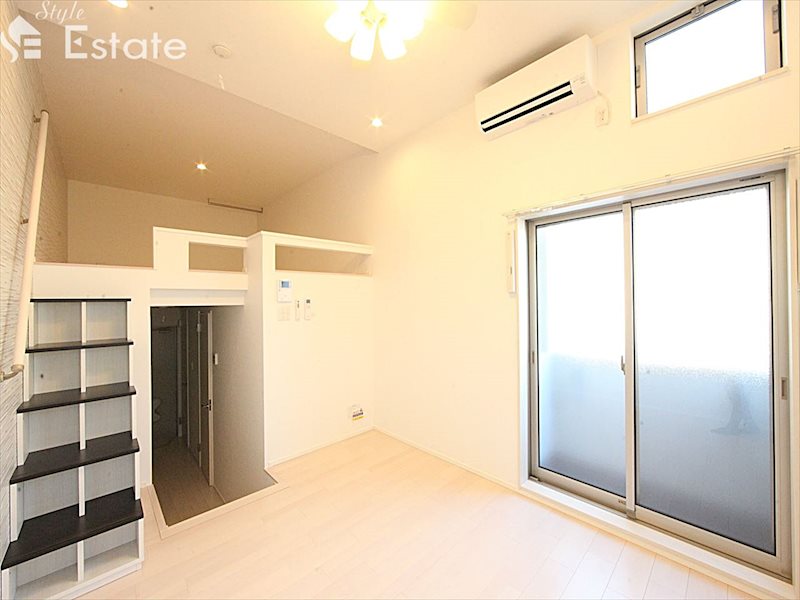 洋室 エアコン・シーリングファン付 同仕様内装写真