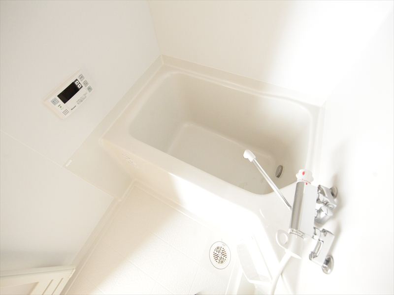 追い焚き機能のついたバスルーム リモコンもあり