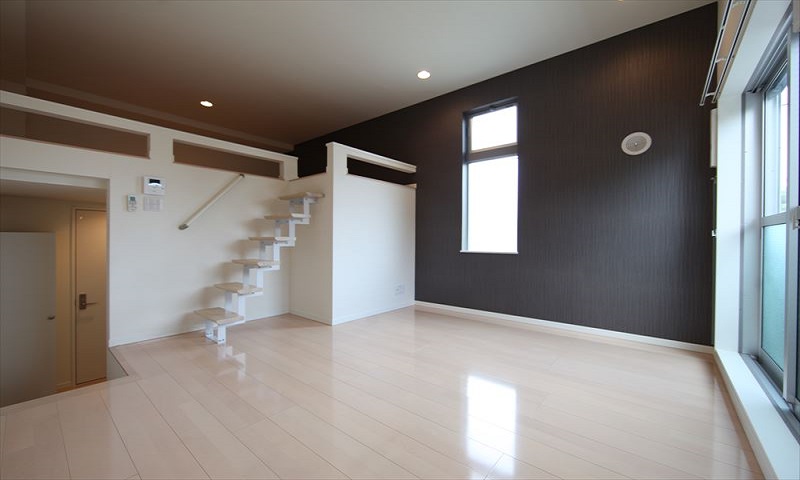 洋室7.3帖 洋室から階段でロフトへ