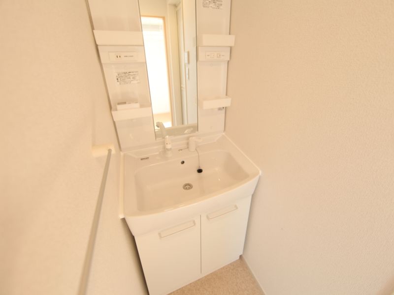 同型タイプ 脱衣所 シャンプードレッサー付き